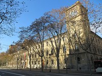 Universitat_de_Barcelona_-_panoramio.jpg