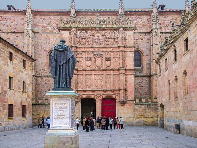 University_of_Salamanca_and_statue_of_Fray_Luis_de_Leon.jpg