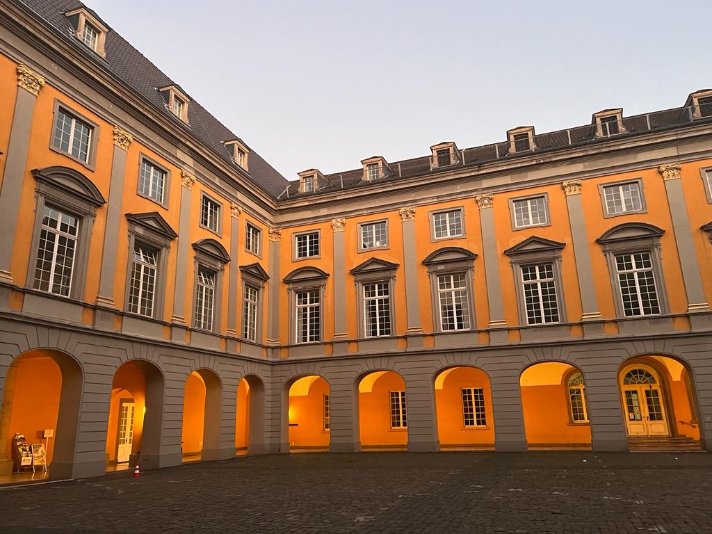 Innenhof Abendlicht