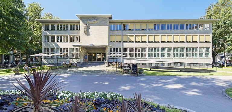 Zentral-_und_Hochschulbibliothek_Luzern,_Sempacherstrasse.jpg